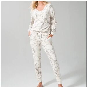 Soma Weekend Women's Cream and Gray velour lounge Sleepwear Set